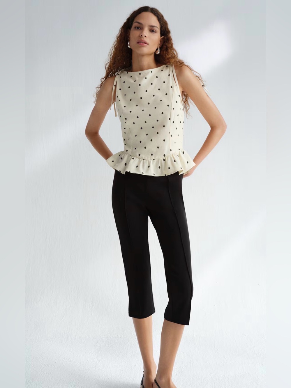 NWOT - H&M Black Capri Pants